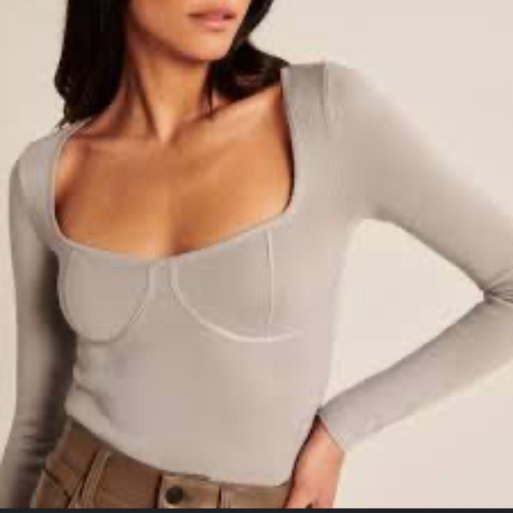Abercrombie & Fitch Light Gray Long Sleeve sweater Top